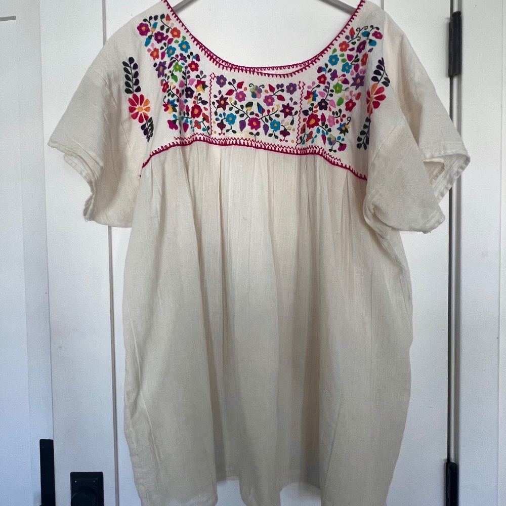 AUTHENTIC MEXICAN-STYLE EMBROIDERED TUNIC